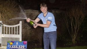 İngiltere’de 20 Yaşındaki Genç Büyük İkramiyenin Sahibi Oldu