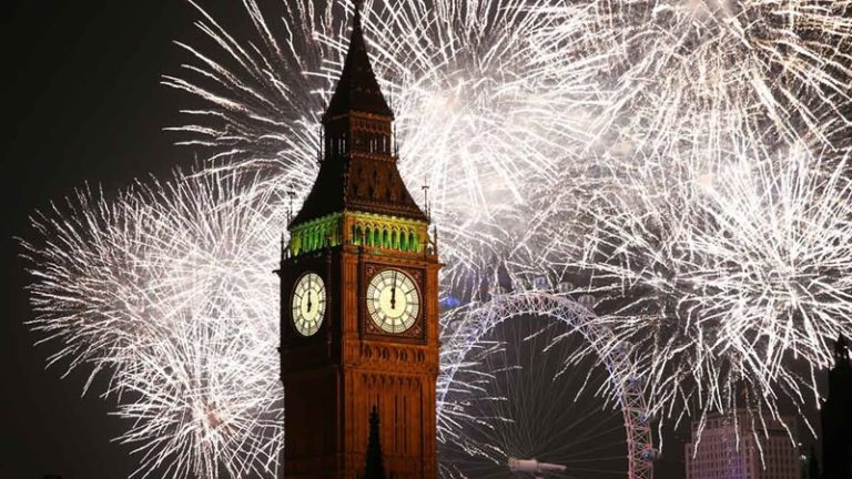 Londra 2025 Yılını Havai Fişeklerle Karşıladı