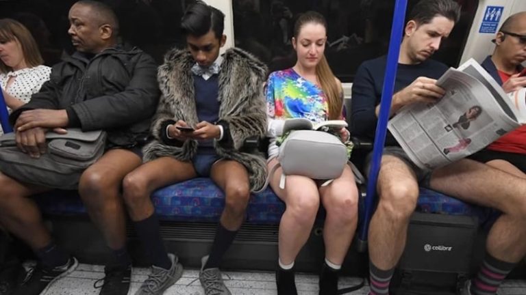 Londra’da Pantolonsuz Metro Yolculuğu Etkinliğine Rekor Katılım Bekleniyor