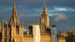 Rus Diplomatlar İngiltere Parlamentosu’nun Gizli Bölümüne Sızdı