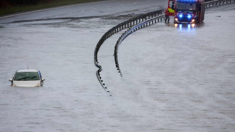 Greater Manchester’da Sel Felaketi Nedeniyle Olağanüstü Hal İlan Edildi