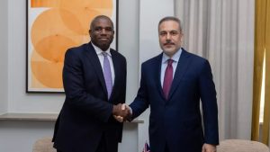 Bakan Fidan, Münih’te İngiltere Dışişleri Bakanı Lammy ile Görüştü