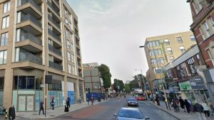 Batı Ealing’de Apartmandan Düşen Kadın Hayatını Kaybetti