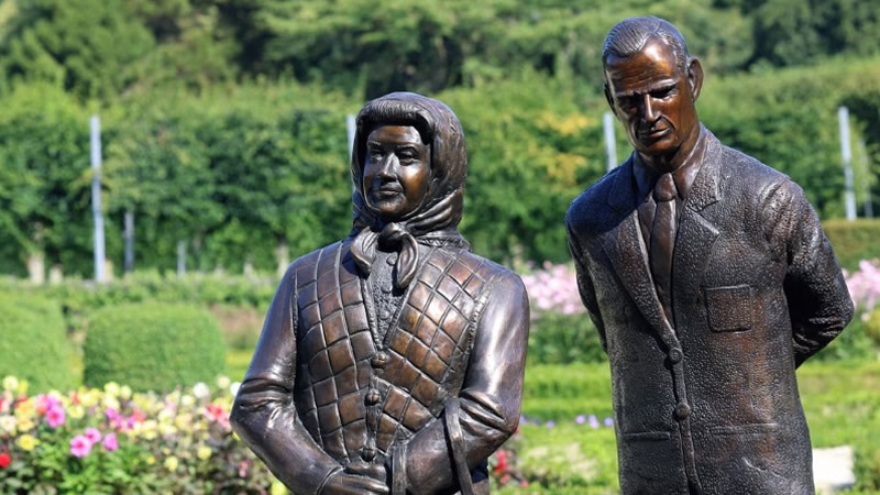 Kuzey İrlanda’da Kraliçe II. Elizabeth Heykeli Alay Konusu Oldu