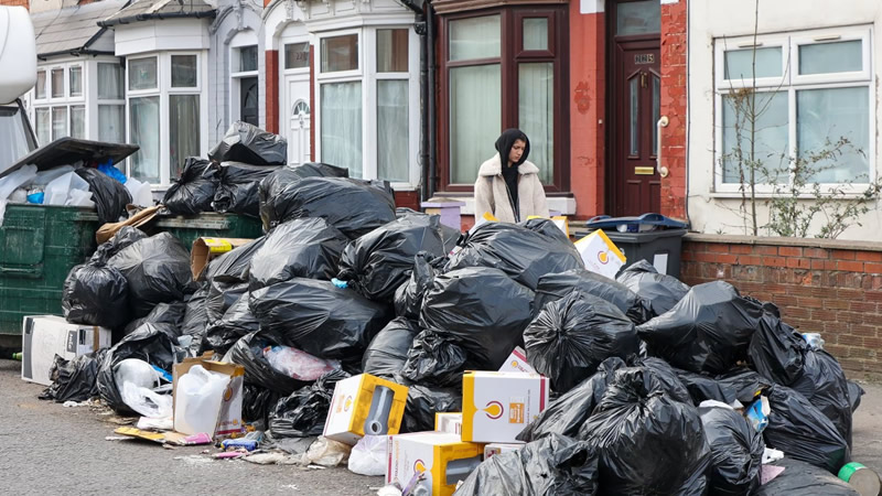 Birmingham’da Çöp Yığınları Büyüyor
