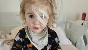 İngiltere’de 2 Yaşındaki Çocuk Öpücük Nedeniyle Kör Oldu