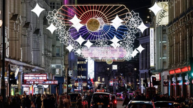 Londra’da Ramazan Işıkları: Piccadilly Circus’ta Üçüncü Yılında Geleneksel Aydınlatma