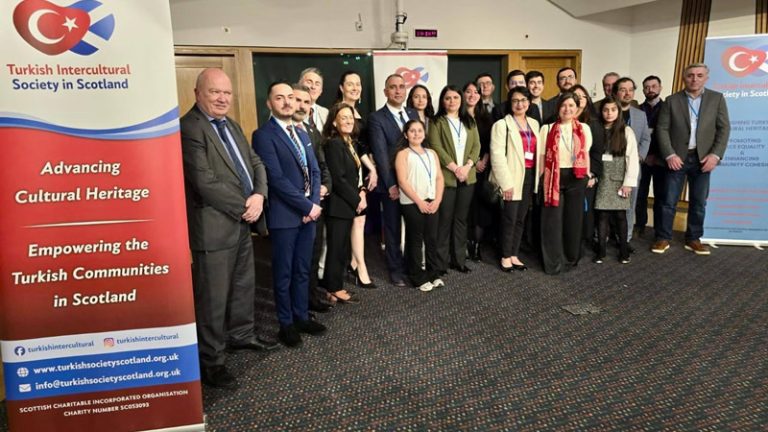 İskoçya’da 23 Nisan’a Özel İki Anlamlı Etkinlik: Meclis Ziyareti ve Parlamentoda Kültürel Buluşma