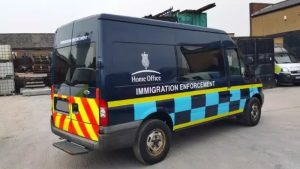 İngiltere Polisi “Turkish Barber” Tabelalı İşletmelere Operasyon Düzenledi