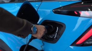 İngiltere Elektrikli Araç Üreticilerine Yönelik Kuralları Esnetti