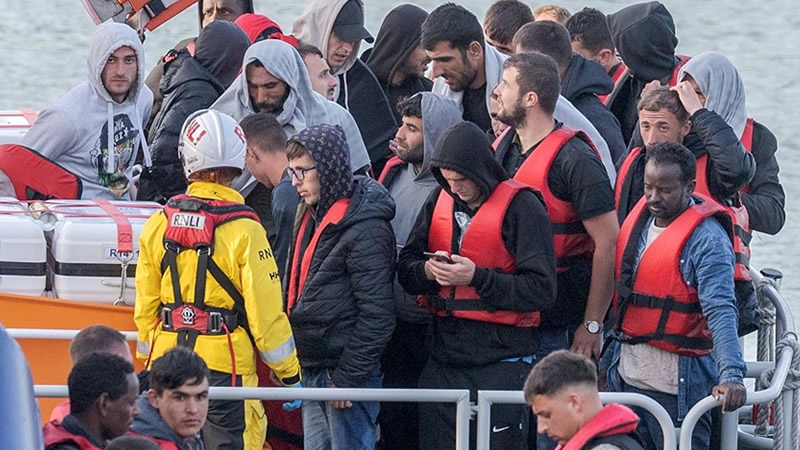 İngiltere ve Fransa Arasında Göçmen Takası Gündemde