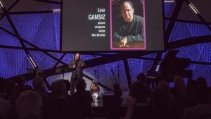 “Geveze Piyanist” 8 Mayıs’ta Londra’da Sahne Alıyor