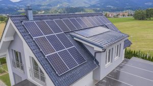 İngiltere’de 2027’ye Kadar Yeni İnşa Edilen Evlerde Güneş Paneli Zorunlu Olacak