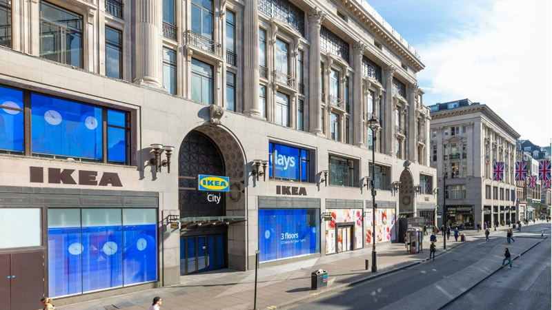 IKEA müşterileri, demonte mobilyalarla Londra Metrosu’na meydan okuyor