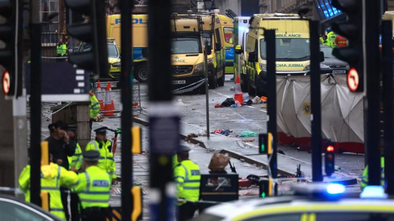Liverpool’da Kutlamalar Kana Bulanıyordu: Araç Kalabalığa Daldı, 1 Gözaltı