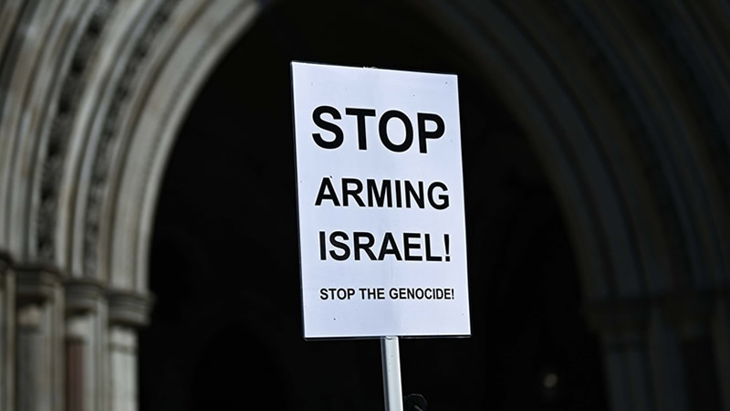 Londra’da Binlerce Kişi İsrail’e Silah Satışını Protesto Etti