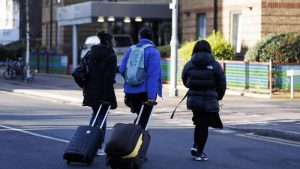 İngiltere’de Sığınmacıların Kaldığı Otel Şirketleri Kârlarının Bir Kısmını Geri Ödeme Sözü Verdi