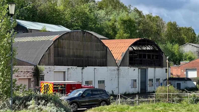 İngiltere’de Sanayi Sitesi Yangınında Bir Çocuk Öldü: 14 Çocuk Gözaltında