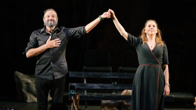 Kerem Alışık ve Evrim Alasya’ya Londra’da Ayakta Alkışlandı