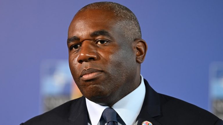 Hong Kong’tan İngiltere’deki Aktivistlerin Tutuklanması İçin Ödül Teklifi