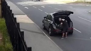 İngiltere’de Cami Önüne 4 Kez Fare Bırakan Adama 18 Hafta Hapis