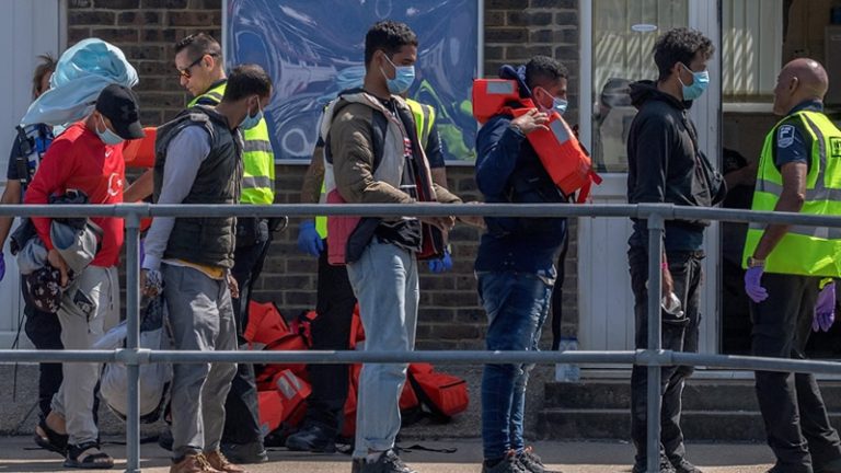 İngiltere ve Fransa Kaçak Göçmen Konusunda Anlaştı