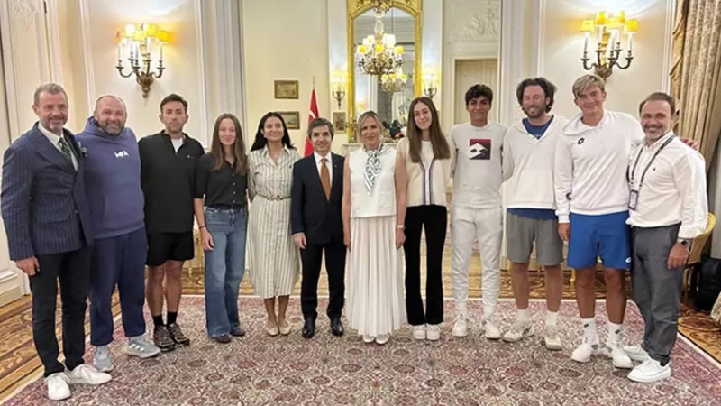 Wimbledon’da Tarih Yazan Zeynep Sönmez ve Türk Sporcular Londra Büyükelçiliği’nde Ağırlandı