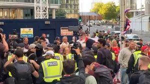 İngiltere’de Hafta Sonu Protestoları İçin 3 Bin Polis Görev Yapacak